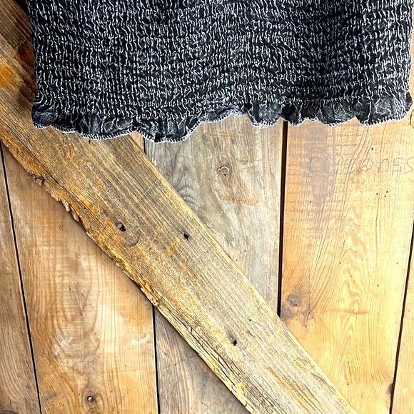 Kiwi + Punch black crop top - New with tags - Picture 3 of 4